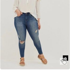 Torrid SZ 14R NEW Curvy Bombshell Skinny Premium Stretch High-Rise Jean